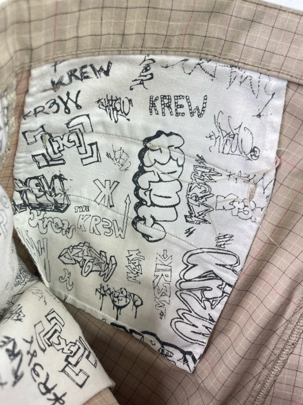 Vintage KR3W Laredo Tan Grid Plaid Skateboard Shorts Y2K Graffiti Lining Size 32